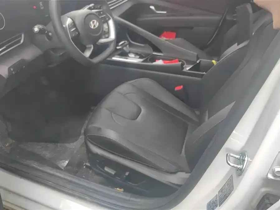 Hyundai Elantra Elantra 2023 1.5L CVT LUX Premium Edition 2025 — миниатюра 3