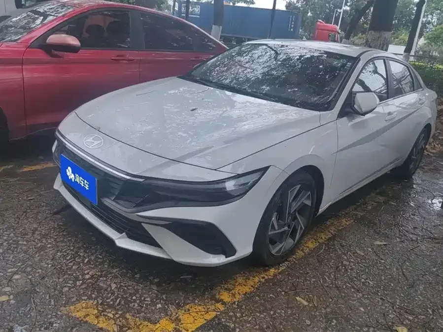 Hyundai Elantra Elantra 2023 1.5L CVT LUX Premium Edition 2025 — фото 1, купить с доставкой в Москву