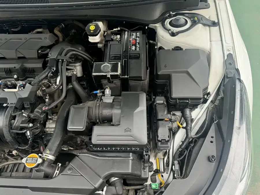 Hyundai Elantra Elantra 2022 1.5L CVT LUX Premium Edition 2023 — миниатюра 5