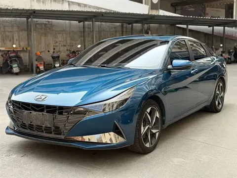 Hyundai Elantra 2023 купить в Москве