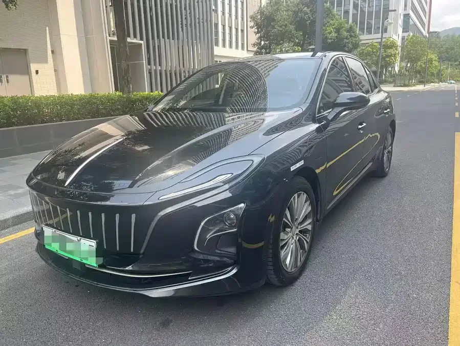 Hongqi E-QM5 Hongqi E-QM5 2024 500km Travel Edition 2024 — фото 1, купить с доставкой в Москву