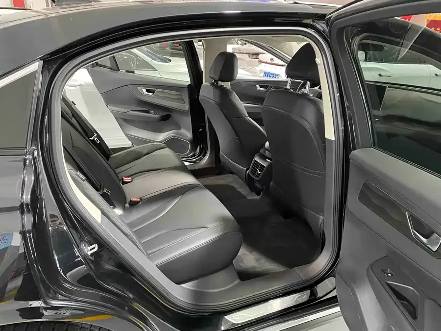 Hongqi E-QM5 Hongqi E-QM5 2023 facelift basic travel version 2023 — миниатюра 3