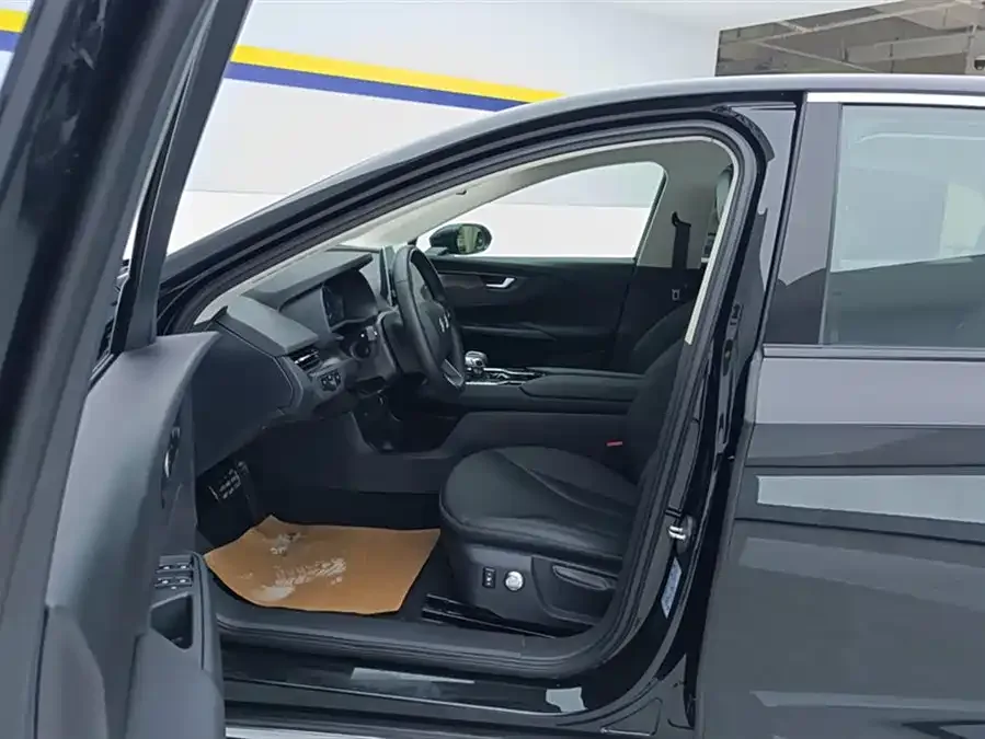 Hongqi E-QM5 Hongqi E-QM5 2023 Basic Travel Edition 2024 — миниатюра 3