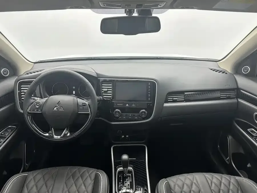 Mitsubishi Outlander Outlander 2021 facelift 2.0L 2WD Enjoy Edition 7 seats 2022 — миниатюра 4
