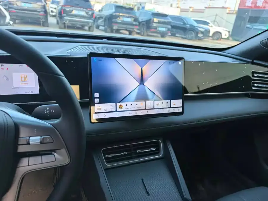 BYD Qin L Qin L 2026 DM-i 128KM Leading Edition 2025 — миниатюра 2