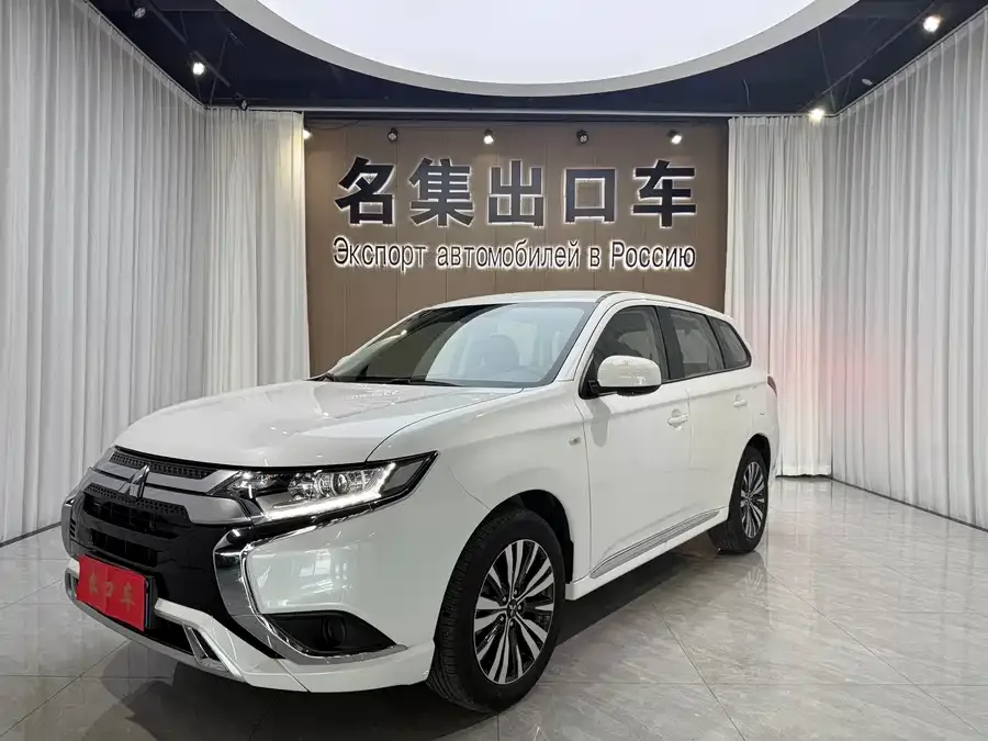 Mitsubishi Outlander Outlander 2021 facelift 2.0L 2WD 5-seater 2023 — фото 1, купить с доставкой в Москву