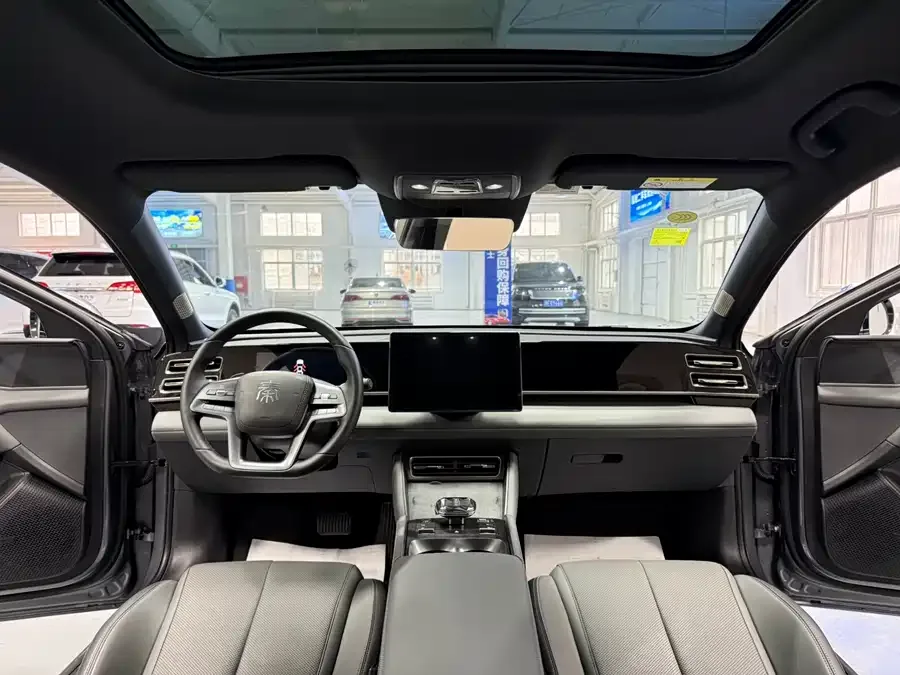 BYD Qin L Qin L 2025 DM-i Intelligent Driving Edition 120KM Beyond Edition 2025 — миниатюра 3