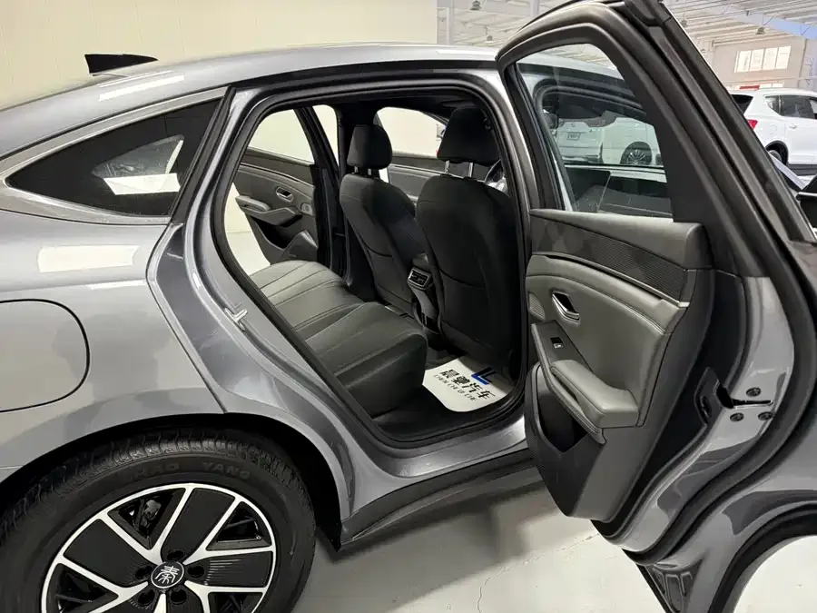 BYD Qin L Qin L 2025 DM-i Intelligent Driving Edition 120KM Beyond Edition 2025 — миниатюра 4
