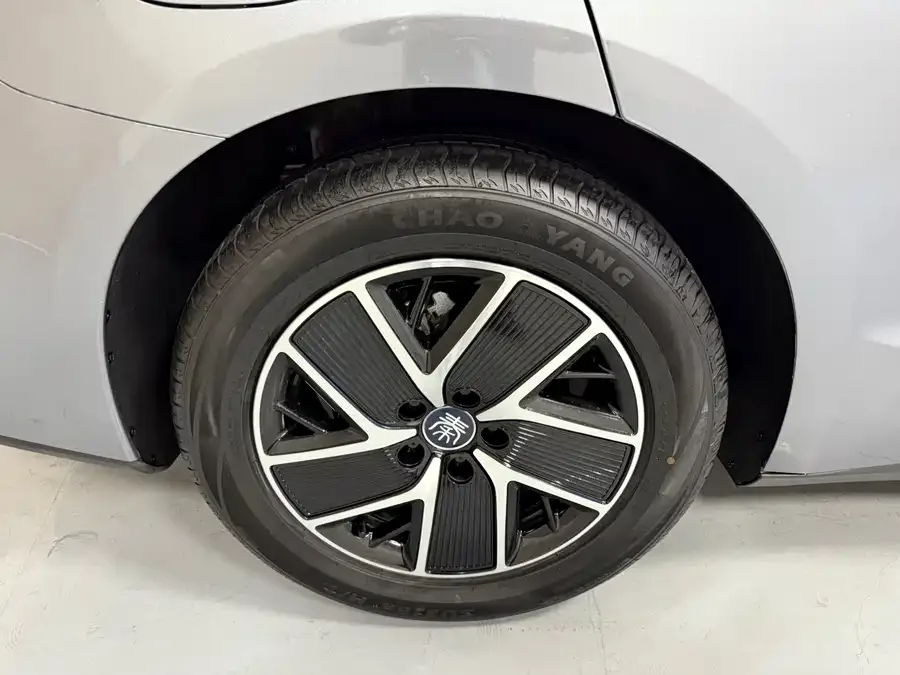 BYD Qin L Qin L 2025 DM-i Intelligent Driving Edition 120KM Beyond Edition 2025 — миниатюра 5