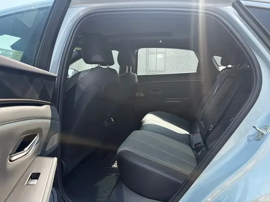 BYD Qin L Qin L 2025 DM-i Intelligent Driving Edition 120KM Beyond Edition 2025 — миниатюра 2