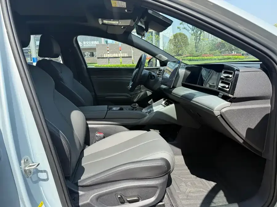 BYD Qin L Qin L 2025 DM-i Intelligent Driving Edition 120KM Beyond Edition 2025 — миниатюра 3