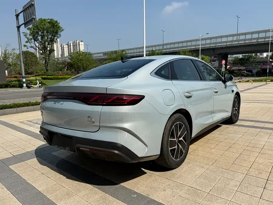 BYD Qin L Qin L 2025 DM-i Intelligent Driving Edition 120KM Beyond Edition 2025 — миниатюра 4