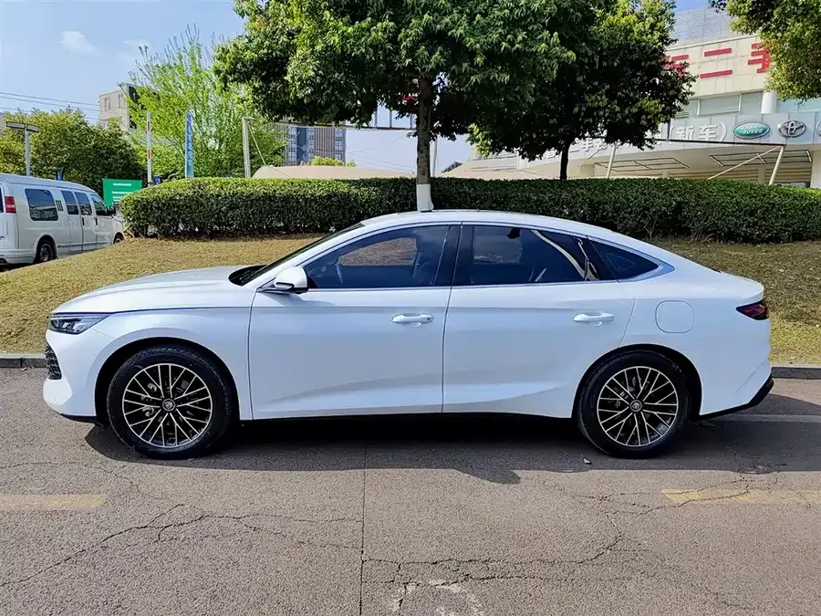 BYD Qin L Qin L 2024 DM-i 120KM Excellence Edition 2025 — миниатюра 3