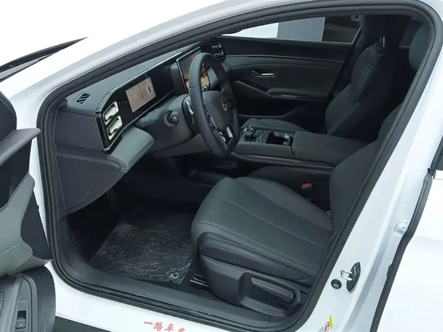 BYD Qin L Qin L 2025 DM-i Intelligent Driving Edition 80KM Leading Edition 2025 — миниатюра 3