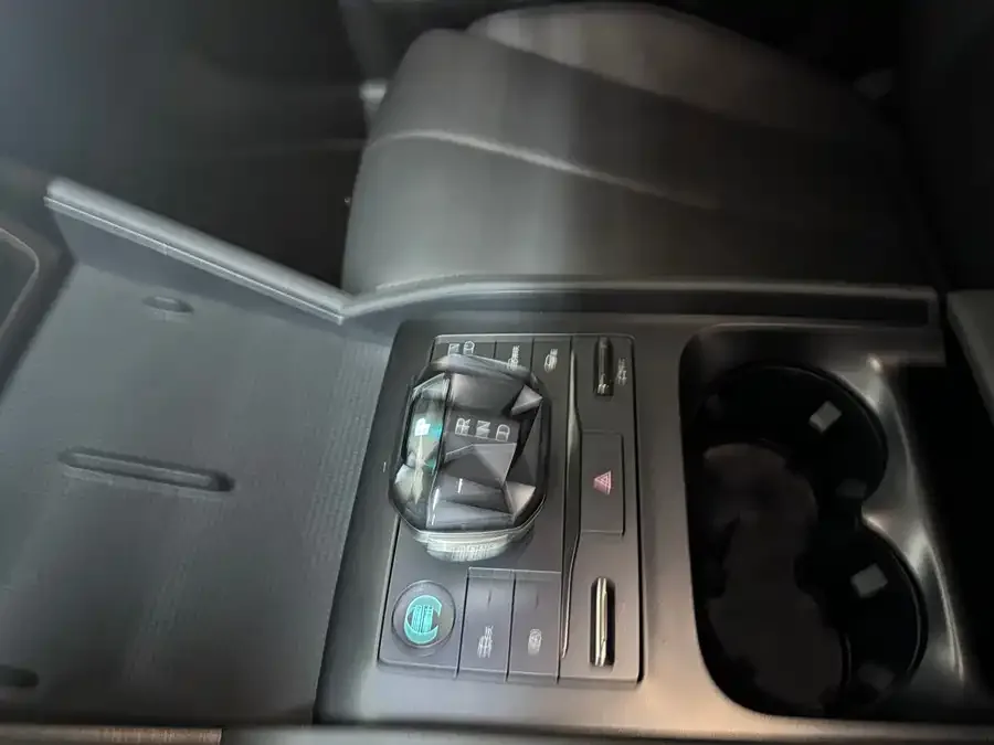 BYD Qin L Qin L 2024 DM-i 120KM Beyond Edition 2024 — миниатюра 4