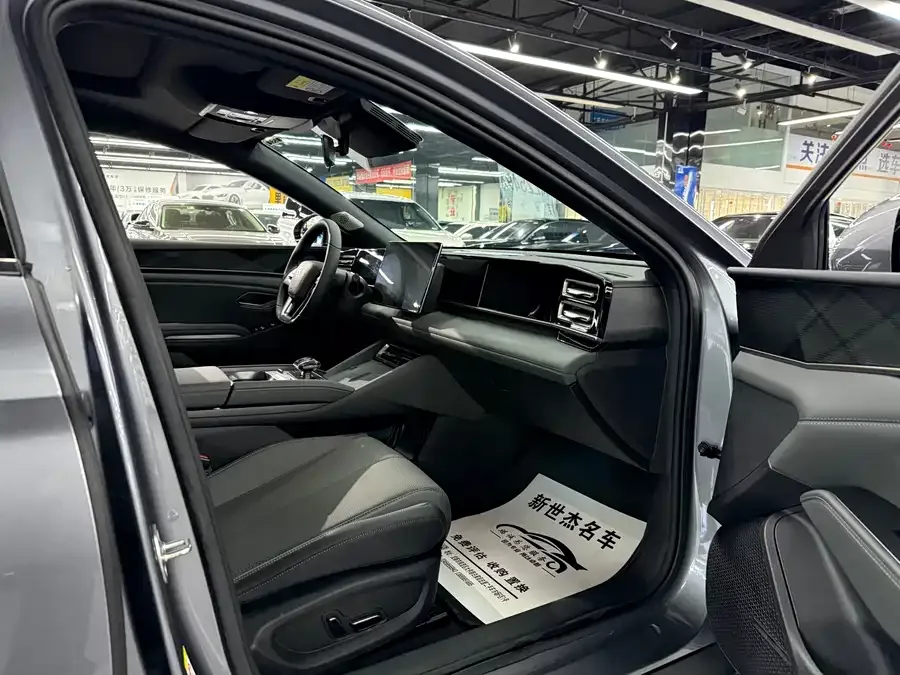 BYD Qin L Qin L 2025 DM-i Intelligent Driving Edition 120KM Beyond Edition 2025 — миниатюра 3