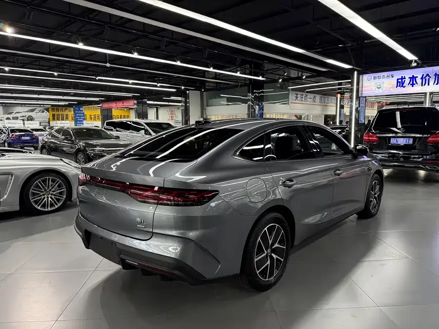 BYD Qin L Qin L 2025 DM-i Intelligent Driving Edition 120KM Beyond Edition 2025 — миниатюра 4