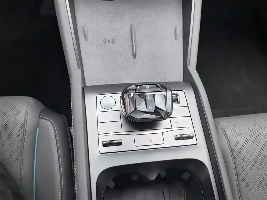 BYD Qin L Qin L 2024 DM-i 120KM Excellence Edition 2024 — миниатюра 4