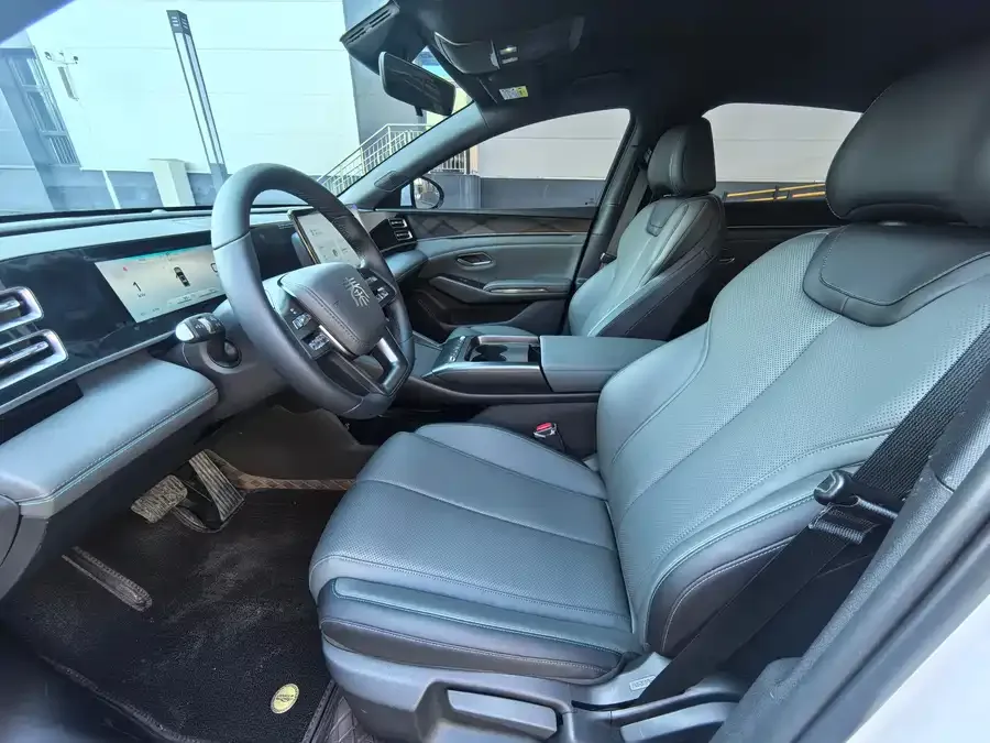 BYD Qin L Qin L 2026 DM-i 128KM Progressive Edition 2026 — миниатюра 3