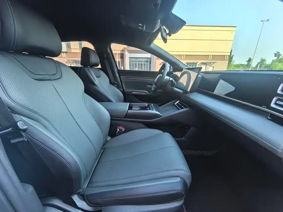 BYD Qin L Qin L 2026 DM-i 128KM Progressive Edition 2026 — миниатюра 4