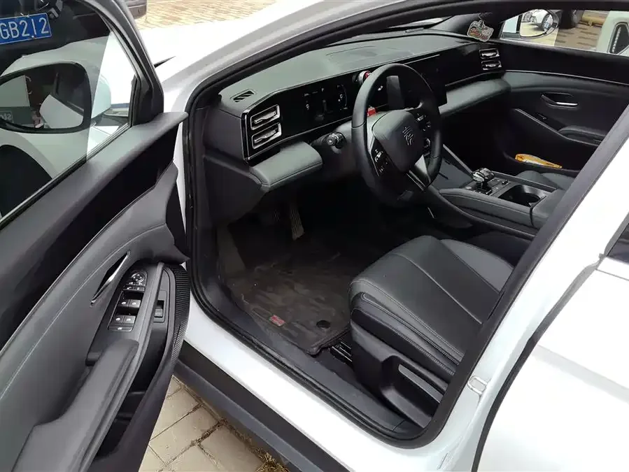 BYD Qin L Qin L 2024 DM-i 80KM Leading Edition 2024 — миниатюра 3