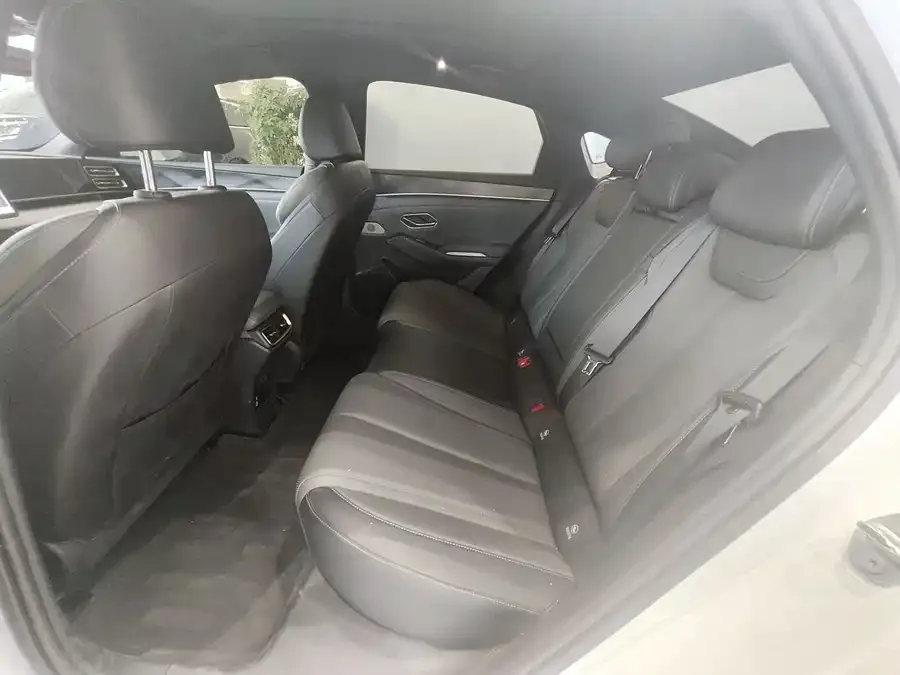 BYD Qin L Qin L 2025 DM-i Intelligent Driving Edition 120KM Beyond Edition 2025 — миниатюра 2