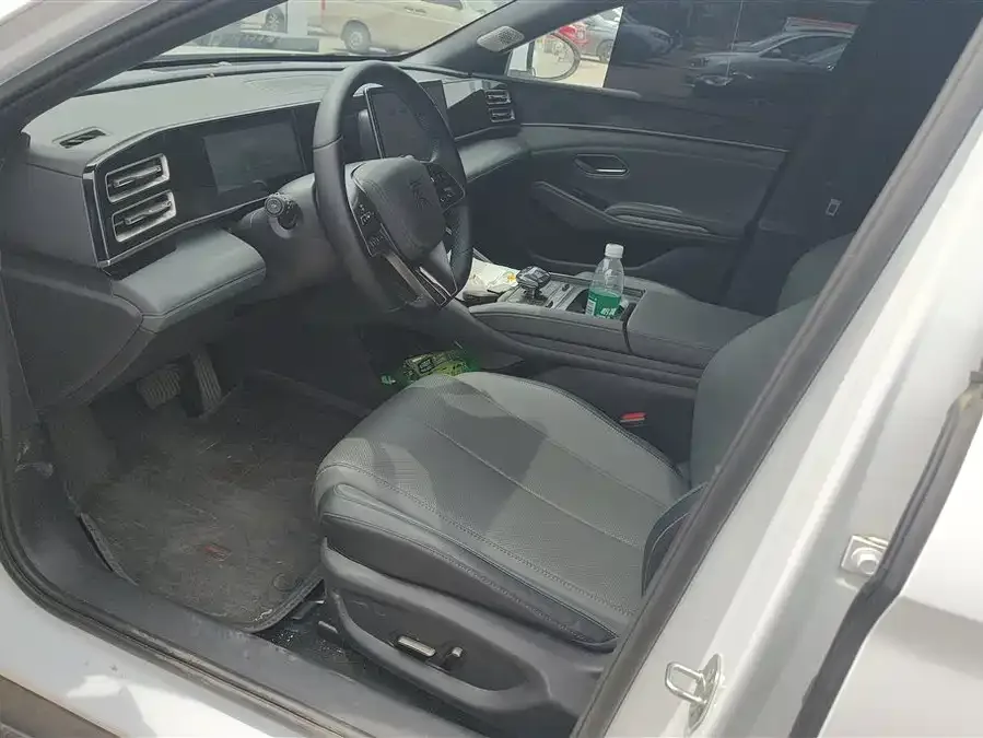 BYD Qin L Qin L 2024 DM-i 120KM Beyond Edition 2025 — миниатюра 3