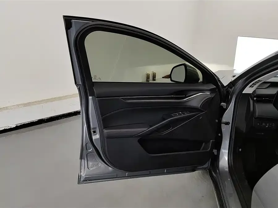 Ford Mondeo 2023 Mondeo EcoBoost 180 Luxury 2023 — миниатюра 4