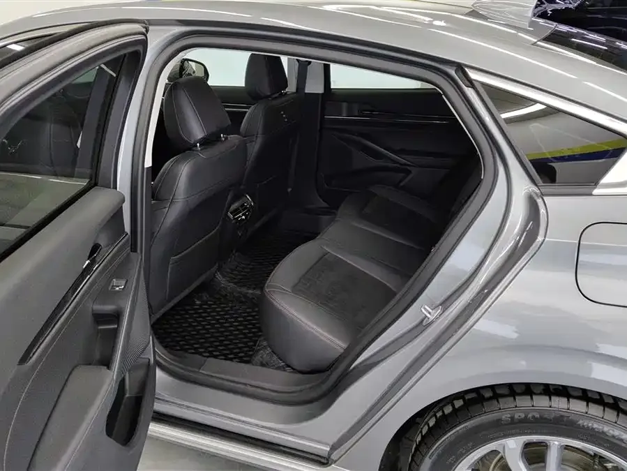 Ford Mondeo 2023 Mondeo EcoBoost 180 Luxury 2023 — миниатюра 5