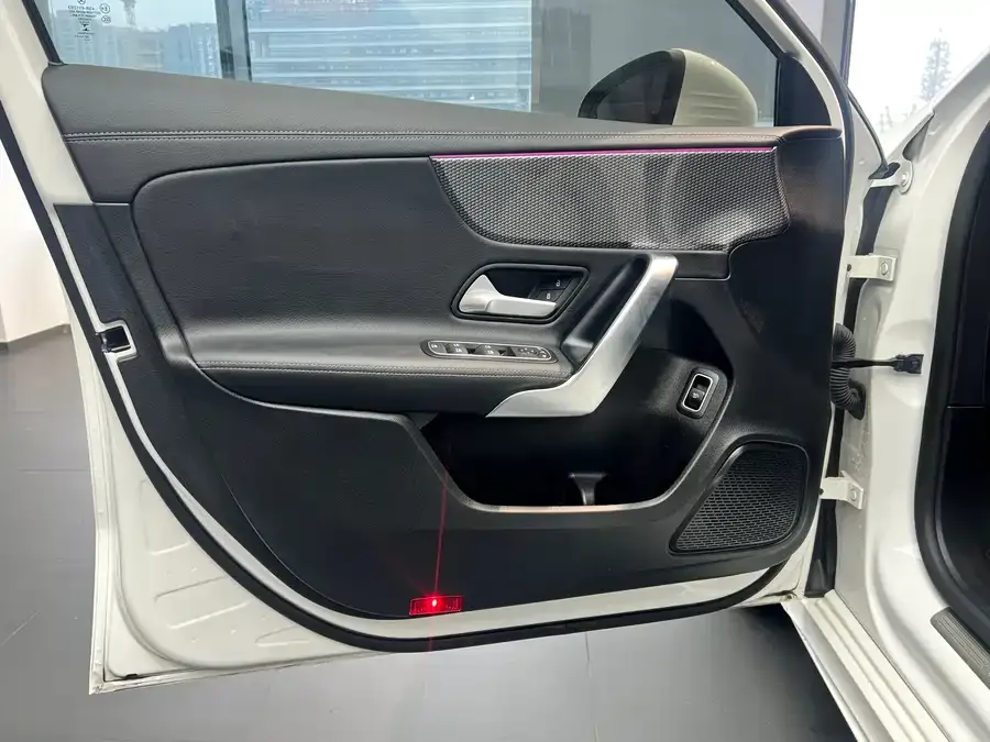 Mercedes-Benz Class A Mercedes-Benz A-Class 2022 A 200 L Sports Sedan Fashion Edition 2022 — миниатюра 2