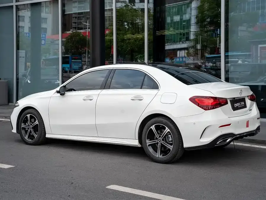 Mercedes-Benz Class A Mercedes-Benz A-Class 2025 A 200 L Fashion Edition 2025 — миниатюра 2