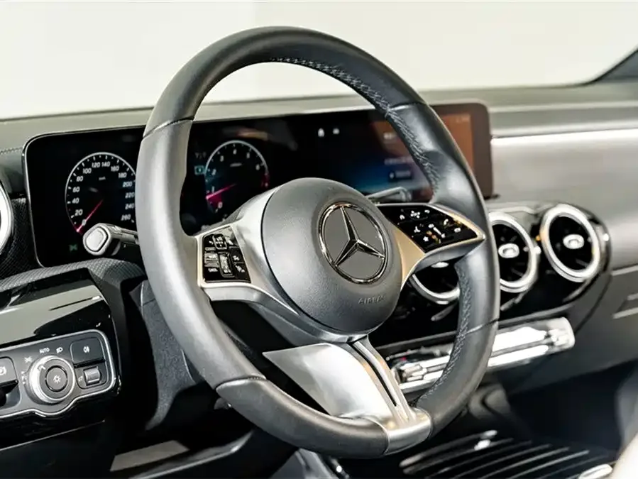 Mercedes-Benz Class A Mercedes-Benz A-Class 2024 facelift A 180 L 2024 — миниатюра 5