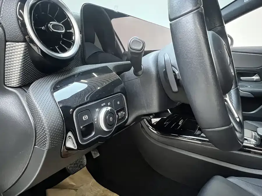 Mercedes-Benz Class A Mercedes-Benz A-Class 2022 A 180 L Sports Sedan 2022 — миниатюра 5