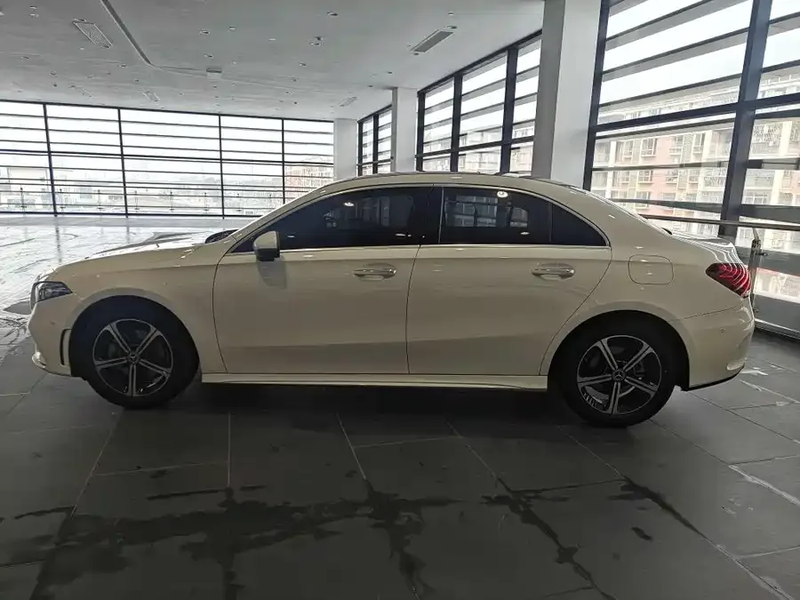 Mercedes-Benz Class A Mercedes-Benz A-Class 2023 A 200 L Fashion Edition 2023 — миниатюра 4