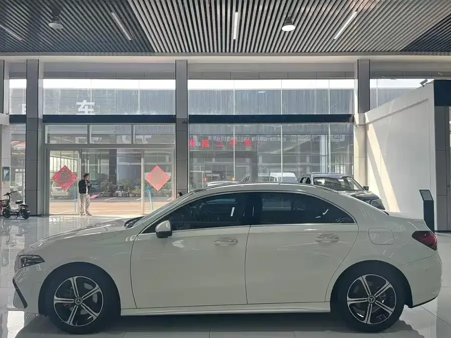 Mercedes-Benz Class A Mercedes-Benz A-Class 2024 A 200 L Fashion Edition 2024 — миниатюра 3
