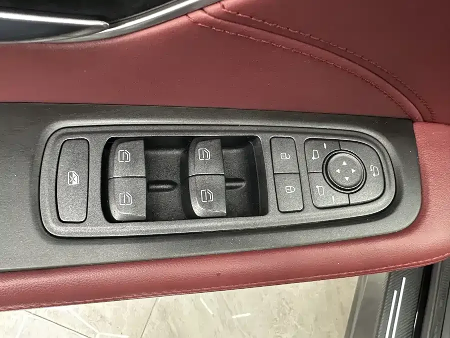 Jetour X70 PLUS JETOUR X70 PLUS 2023 1.5T DCT Brave PLUS 5-seater 2023 — миниатюра 5