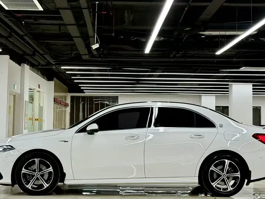 Mercedes-Benz Class A Mercedes-Benz A-Class 2023 A 200 L Fashion Edition 2024 — миниатюра 3