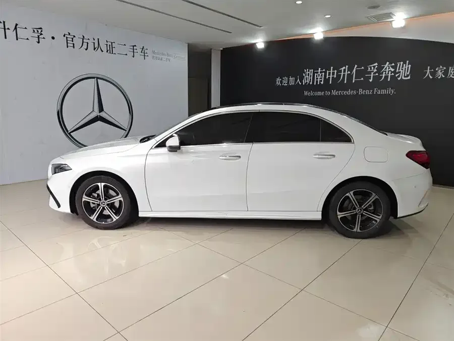 Mercedes-Benz Class A Mercedes-Benz A-Class 2024 A 200 L Fashion Edition 2024 — миниатюра 3