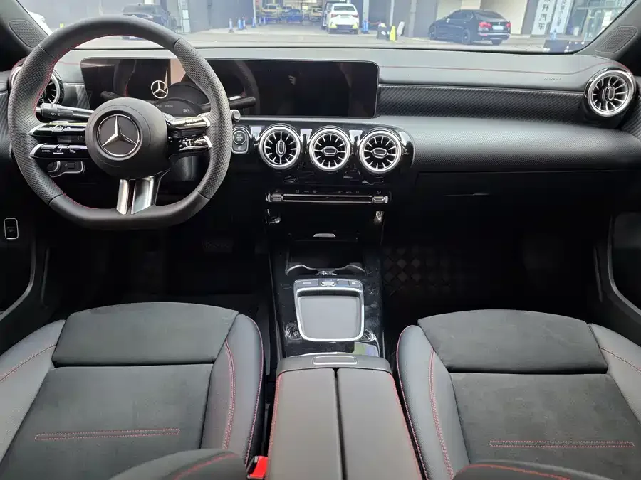 Mercedes-Benz Class A Mercedes-Benz A-Class 2024 A 200 L Fashion Edition 2024 — миниатюра 2
