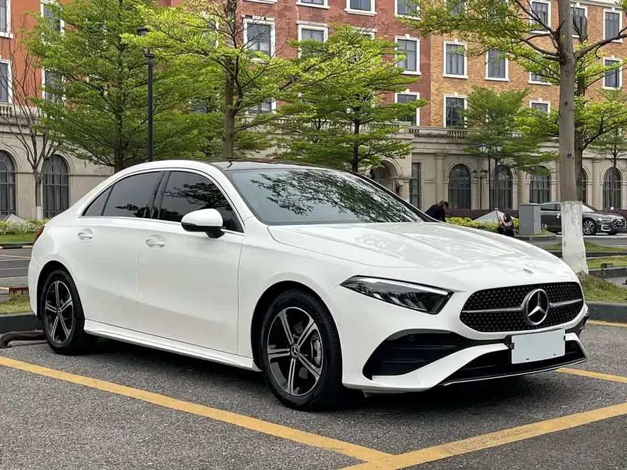Mercedes-Benz Class A Mercedes-Benz A-Class 2023 A 200 L Fashion Edition 2024 — миниатюра 3