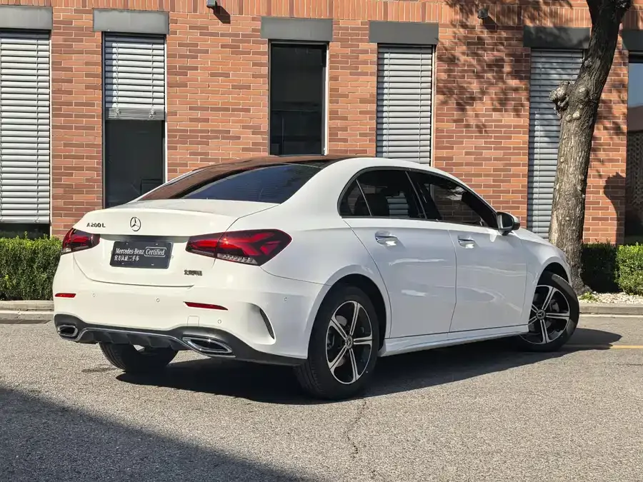 Mercedes-Benz Class A Mercedes-Benz A-Class 2023 A 200 L Fashion Edition 2024 — миниатюра 2