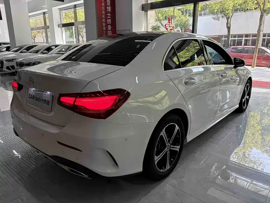 Mercedes-Benz Class A Mercedes-Benz A-Class 2024 A 200 L Fashion Edition 2024 — миниатюра 2