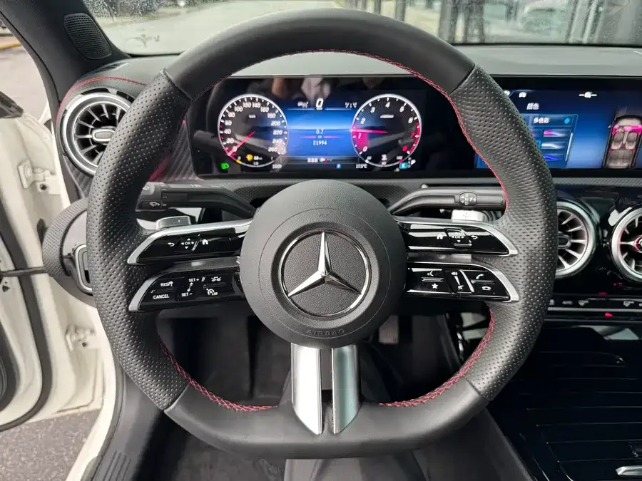 Mercedes-Benz Class A Mercedes-Benz A-Class 2025 A 200 L Fashion Edition 2025 — миниатюра 5