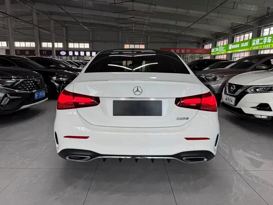 Mercedes-Benz Class A Mercedes-Benz A-Class 2023 A 180 L 2024 — миниатюра 2