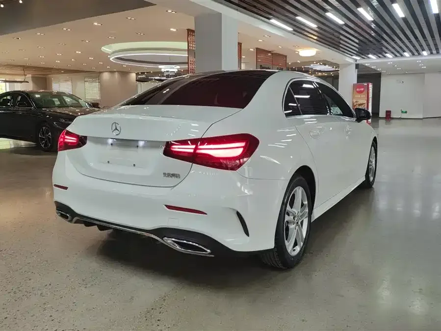 Mercedes-Benz Class A Mercedes-Benz A-Class 2024 A 180 L 2024 — миниатюра 3