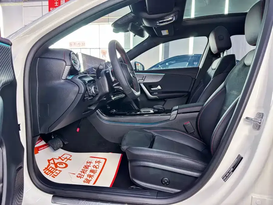 Mercedes-Benz Class A Mercedes-Benz A-Class 2024 A 200 L Fashion Edition 2024 — миниатюра 2