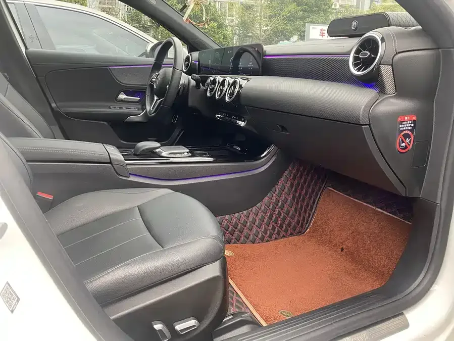 Mercedes-Benz Class A Mercedes-Benz A-Class 2022 A 180 L Sports Sedan 2022 — миниатюра 5