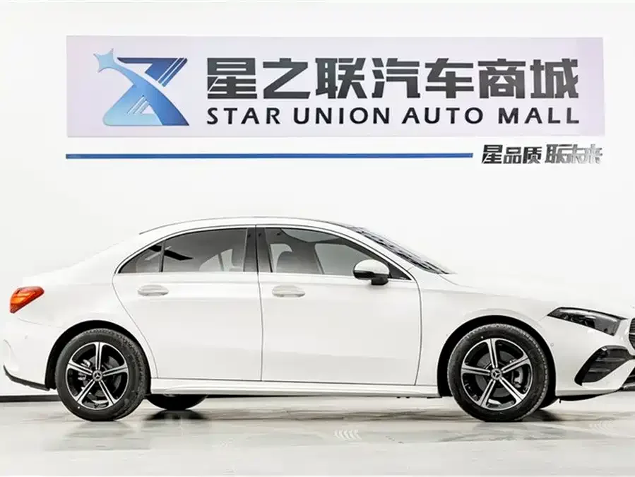 Mercedes-Benz Class A Mercedes-Benz A-Class 2025 A 200 L Fashion Edition 2024 — миниатюра 2