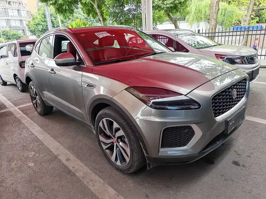 Jaguar E-Pace 2024 aggressive sports version R-DYNAMIC S 2023 — миниатюра 3