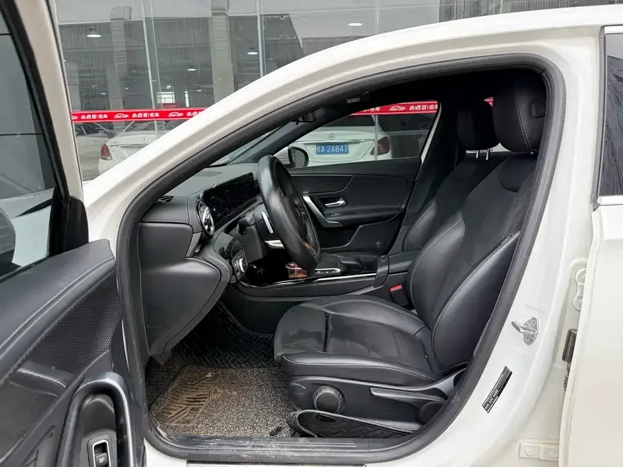 Mercedes-Benz Class A Mercedes-Benz A-Class 2022 Model A 200 L Sports Sedan Fashion Model 2022 — миниатюра 2